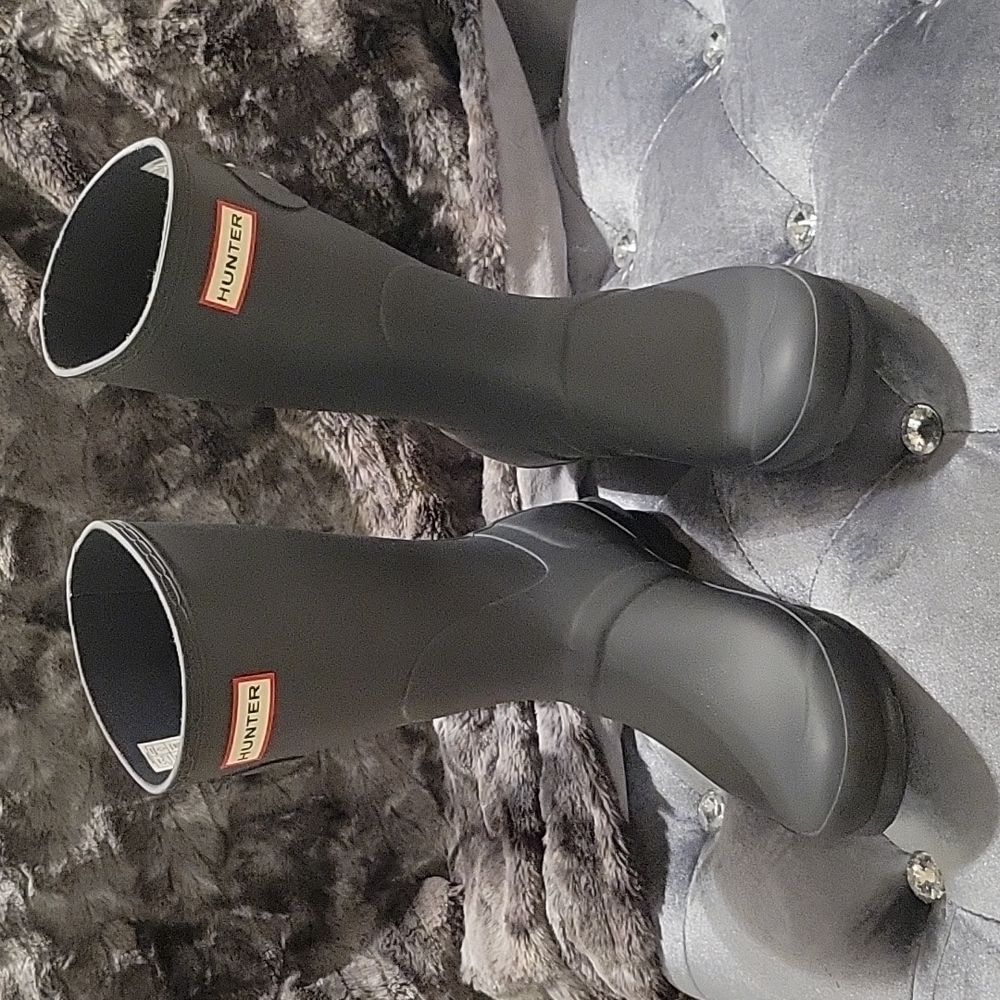 NWOT Hunter Orignal Short Boots Matte Size 8